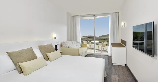 Sol, Twin Beds, Pool View، Sol Barbados 1/6