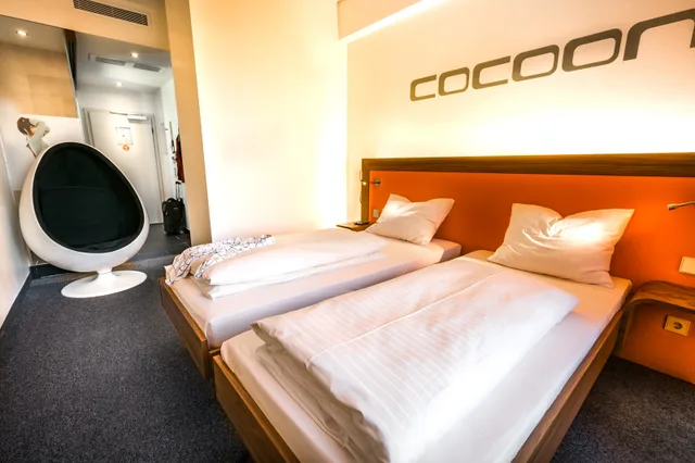 غرفة قياسية بسرير كوين، Cocoon Sendlinger Tor 2/6