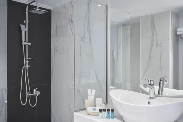 جناح جونيور بسريرين منفصلين بإطلالة على البحر مع أريكة، Xenia Poros Image Hotel 2/5
