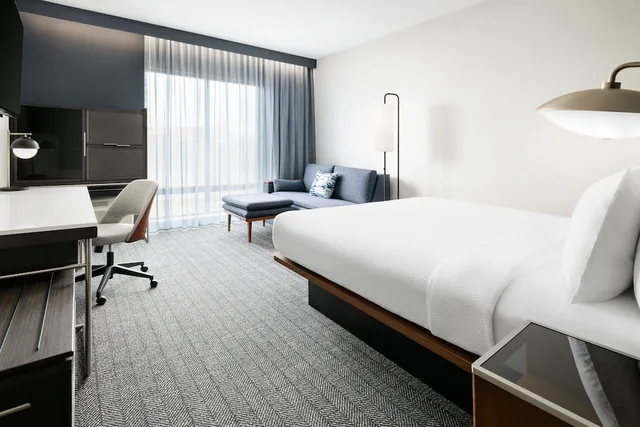 Room, King Bed, Sofa, Accessible, Courtyard By Marriott New Castle 1/5