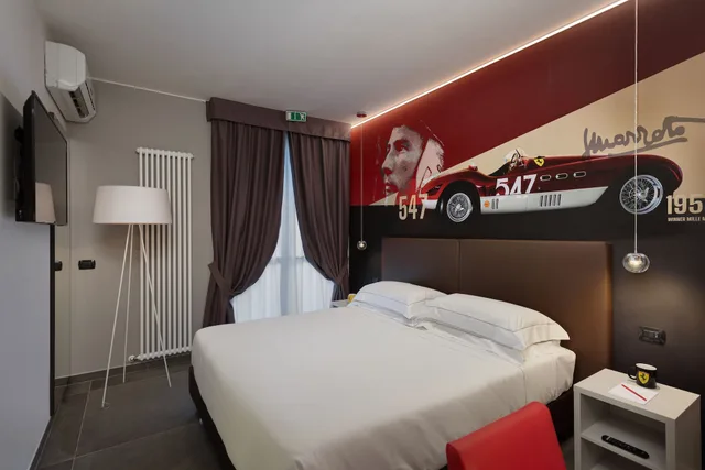 غرفة ديلوكس رباعية بسرير كوين مع أريكة، Maranello Village 2/4