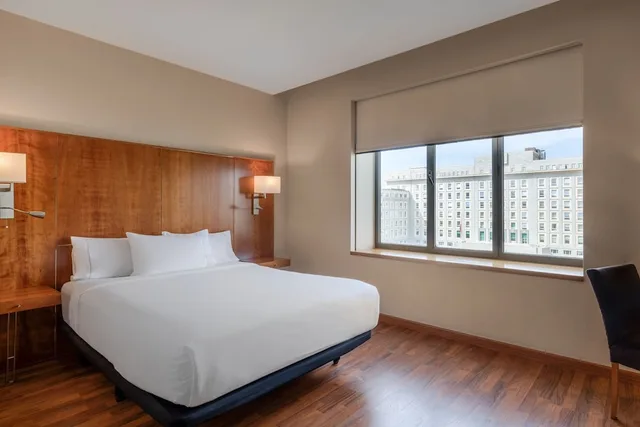 غرفة قياسية بسرير كوين، AC Hotel Aitana by Marriott 1/9