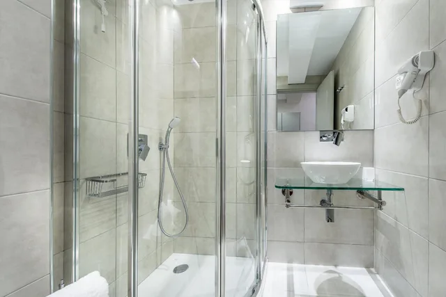 غرفة بسرير مزدوج بإطلالة على الجبل، Balcony Hotel 4/6
