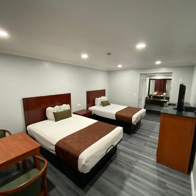 Comfort, Triple, Chula Vista Inn 2/2