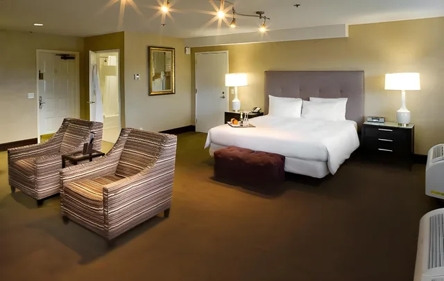 غرفة تنفيذية، Cupertino Hotel 1/1