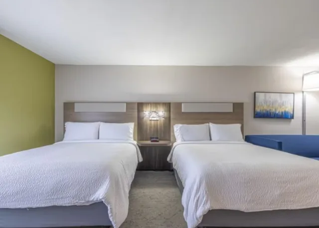 Room, 2 Queen Beds, Holiday Inn Express Hotel Suites College Station 1/2