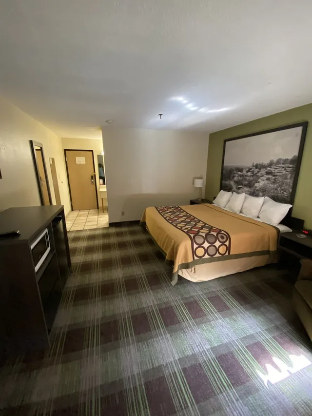 Room, King Bed, Smoking, Super 8 By Wyndham Metropolis 6/10