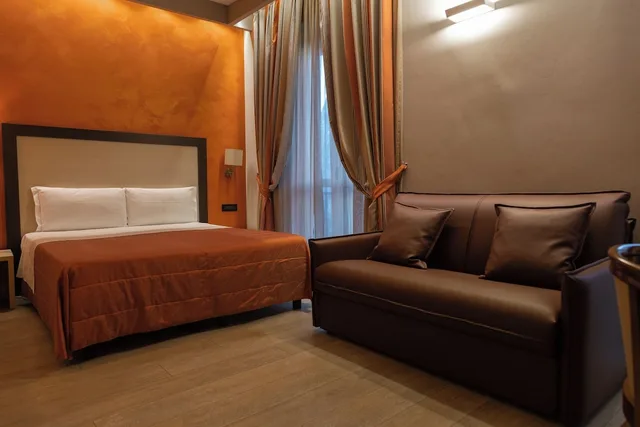 Junior Suite, Double Bed, Continental 5/7