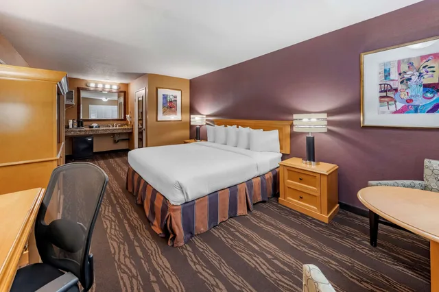 غرفة قياسية بسرير كينج لذوي الإعاقة، Best Western Plus Stovall's Inn 9/10