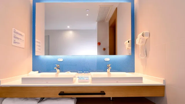غرفة قياسية بسرير كوين، Holiday Inn Express Luanchuan 2/2