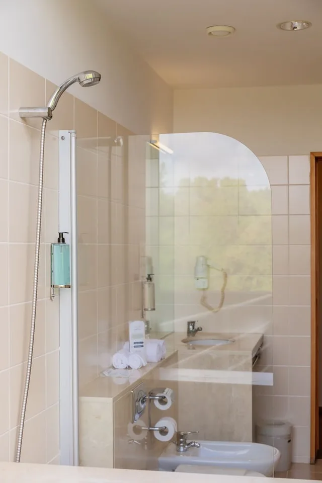 Room, Double Bed, with Child Extra Bed, Garden View، Axis Ponte de Lima Golf Resort 4/4