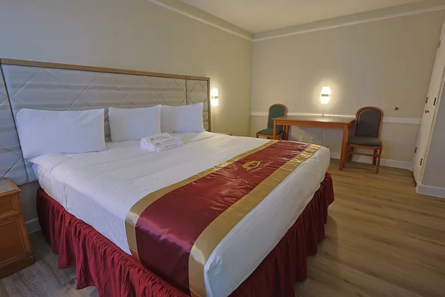 غرفة بسرير كينج لذوي الإعاقة، The Grand by Capital O Texarkana I-30 8/10