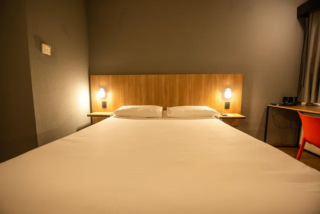 room, multiple beds، Ibis Betim 3/7