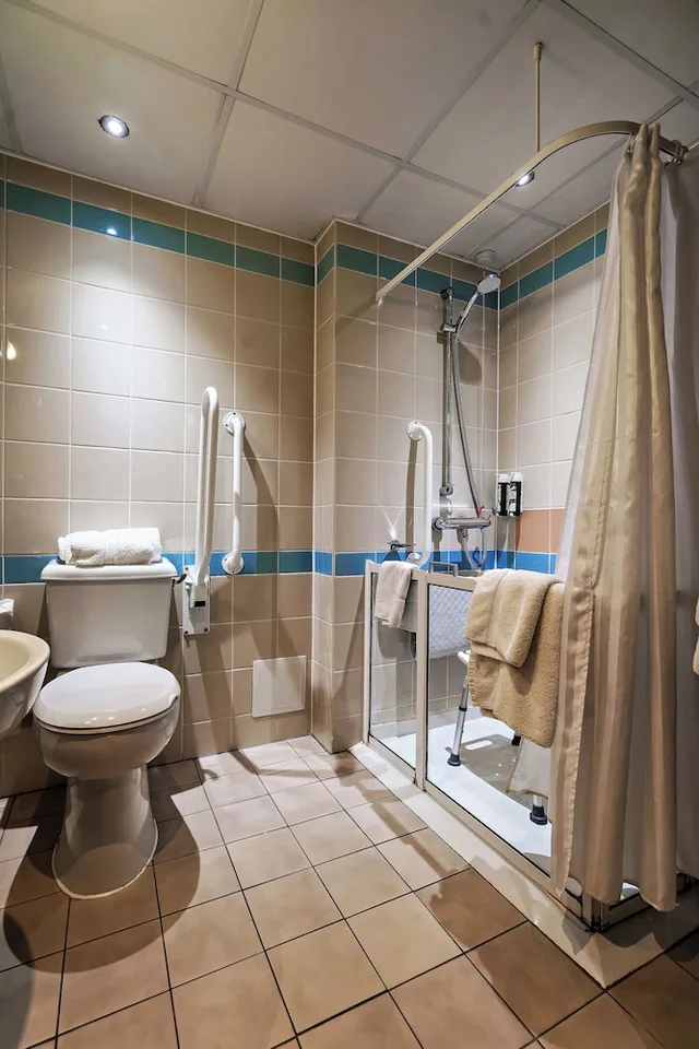 غرفة بسريرين منفصلين لذوي الإعاقة، Sandman Signature London Gatwick Hotel 6/6