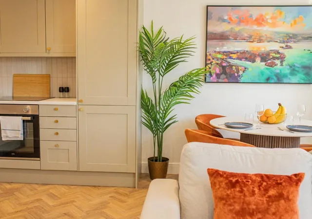 2 Bedrooms, Apartment, 2 Double Beds, Charles Hope Salisbury Centre 7/10