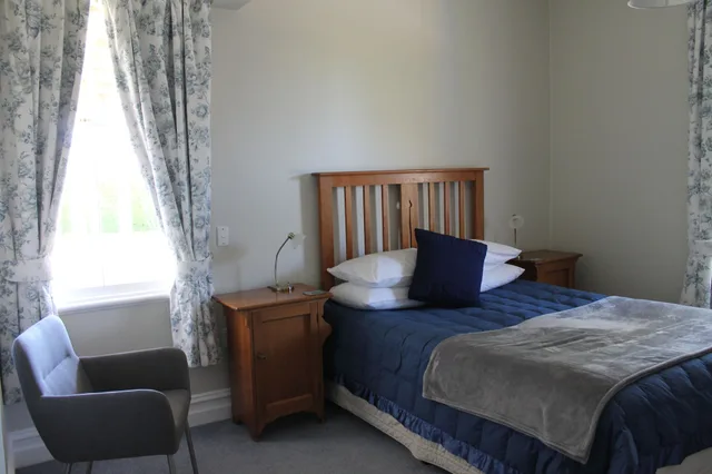 غرفة قياسية بسرير كينج بإطلالة على الحديقة في الطابق الأرضي، MURRELLS GRAND VIEW HOUSE 1/2