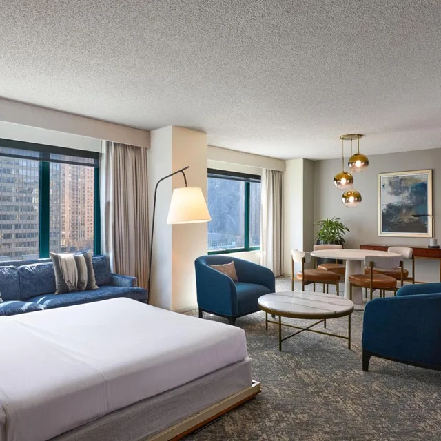 Suite, King Bed, River View, Sheraton Grand Chicago Riverwalk 1/2