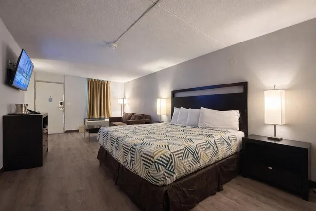 غرفة بسرير كينج للمدخنين، Motel6 Sherman, TX 2/6