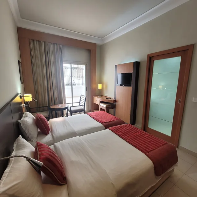 غرفة قياسية بسريرين منفصلين، Hotel Tiba 2/4