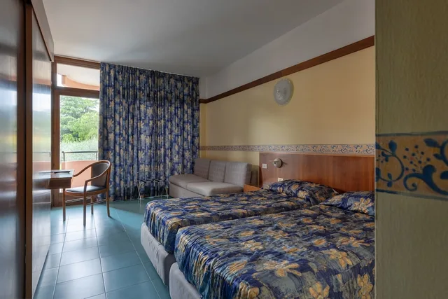 غرفة بسريرين منفصلين، Royal Hotel Garda 1/3
