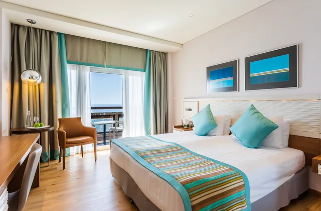 Room, King Bed, Sea View, Crowne Plaza Limassol 1/1
