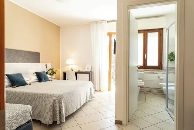 غرفة قياسية ثلاثية بسرير مزدوج وسرير فردي، Hotel La Tavernetta 4/9