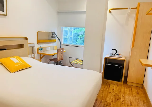 غرفة تنفيذية بسرير كوين، Bloomrooms at City Centre 1/1