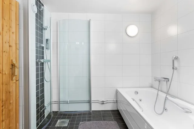 2 Bedrooms, Suite, Twin Beds, Jetted Tub, Best Western Hotel Tranas Statt 3/3