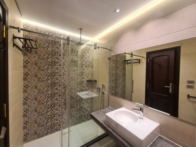 Three Bedroom Apartment with Balcony and View، Mirage Taiaa Hotel Apartments 5/5