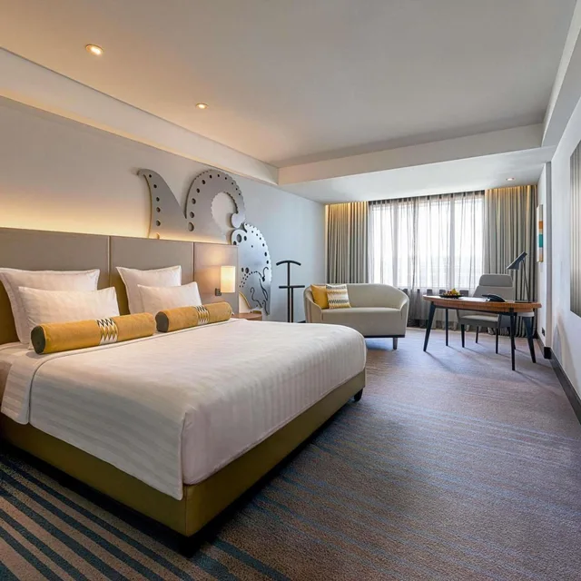 غرفة تنفيذية بسرير كينج مع دخول الصالة، Pullman Jakarta Indonesia Hotel 1/9