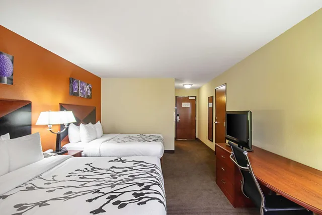 غرفة بسريرين كوين، Sleep Inn & Suites Madison - Monona 1/3