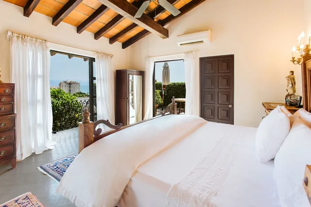 جناح ملكي بسرير كينج بإطلالة على البحر بشرفة، Hacienda San Angel 2/7