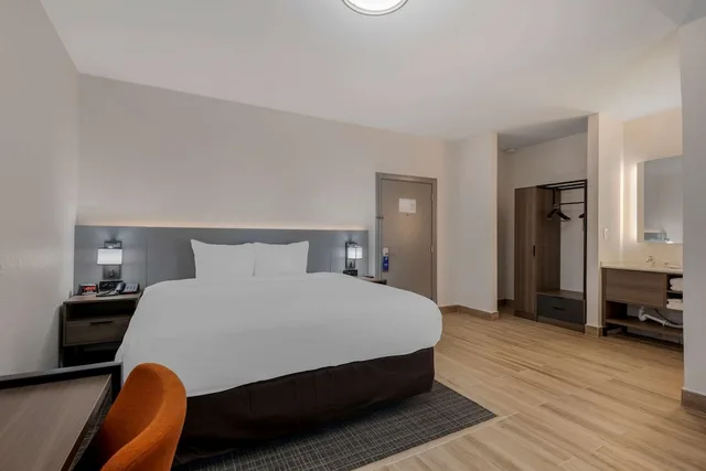 غرفة قياسية بسرير كينج، Comfort Inn South Padre Island Central 4/5