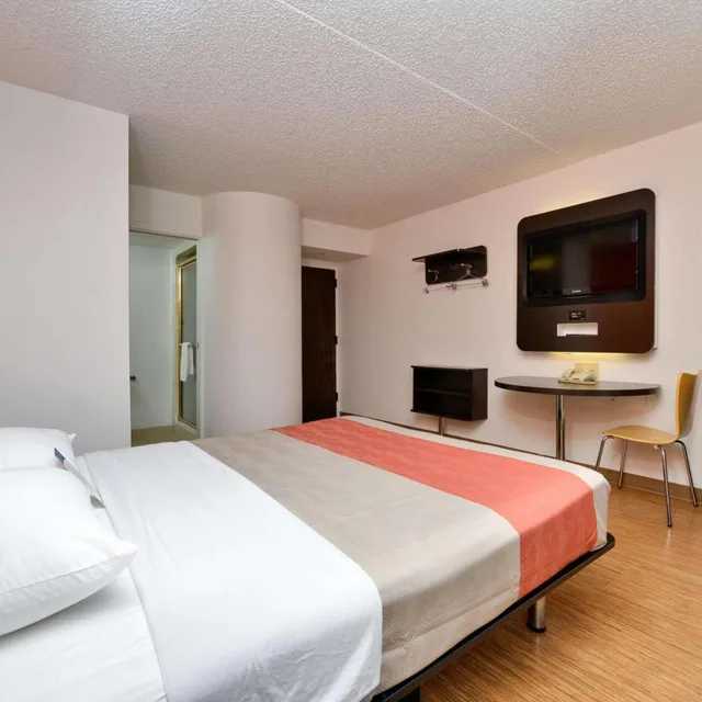 غرفة بسرير كوين لغير المدخنين، Motel6 Plano, TX - West - Frisco 3/7