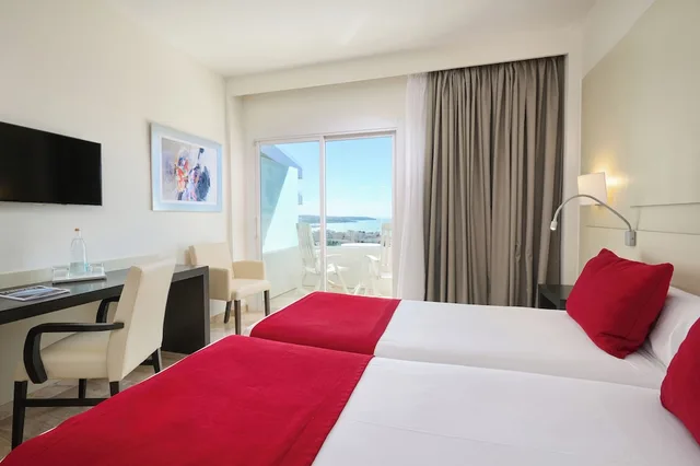 غرفة سوبيريور بسريرين منفصلين بإطلالة على البحر بشرفة، Grupotel Taurus Park 1/2