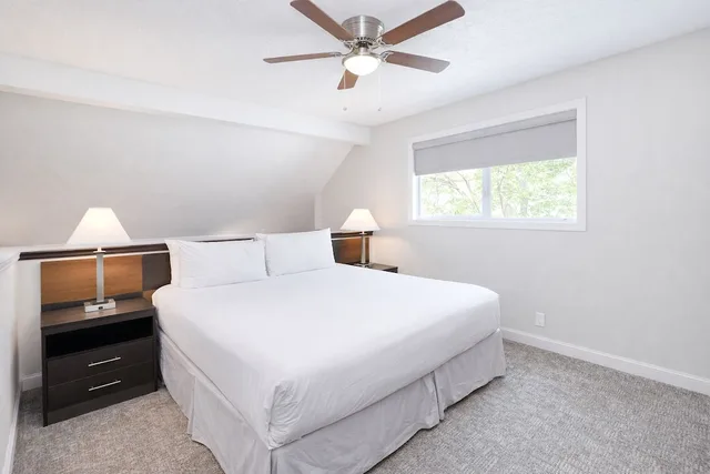جناح فاخر بسرير كينج بحوض جاكوزي، Chase Suite Hotel Lincoln 1/10