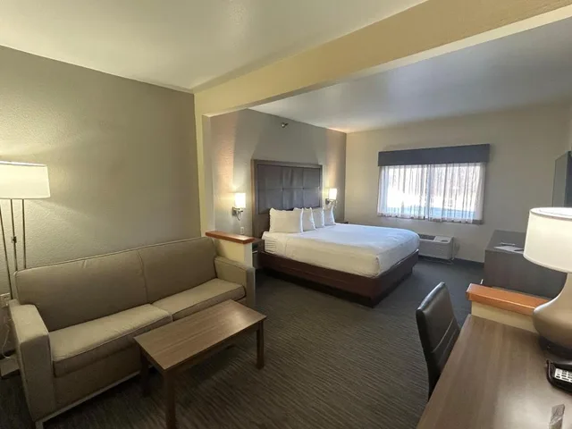 Suite, King Bed, Sofa, Living Area, Best Western Plus Paper Valley Hotel 1/2