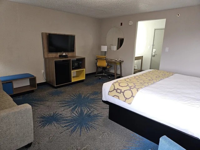 جناح بسرير كينج، Days Inn by Wyndham Davenport 5/7