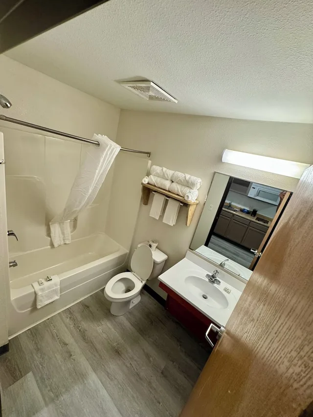 Efficiency, 2 Queen Beds، Baymont by Wyndham Dickinson 3/3
