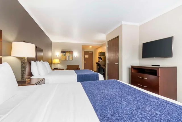 Room, 2 Queen Beds, Best Western Plus Olathe Hotel 2/6