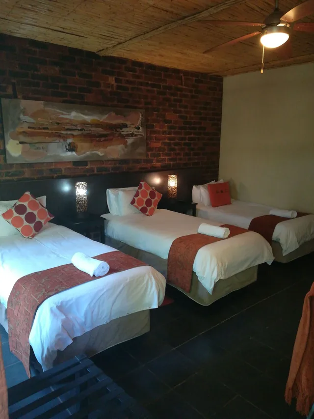 غرفة عائلية بسرير كينج وثلاثة أسرّة، 24 On Vrey Boutique Hotel 1/3