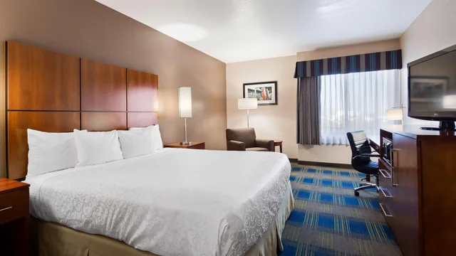 غرفة بسرير كينج بحوض استحمام لذوي الإعاقة، Best Western Plus Heritage Inn Rancho Cucamonga/Ontario 4/10
