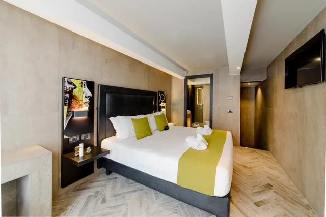 جناح دوبلكس جونيور، Just Hotel Milano 3/9