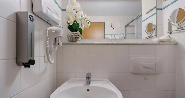 غرفة كومفورت كبيرة بسرير كوين، Plaza Hotel Blankenburg Ditzingen Sure Hotel Collection 9/10