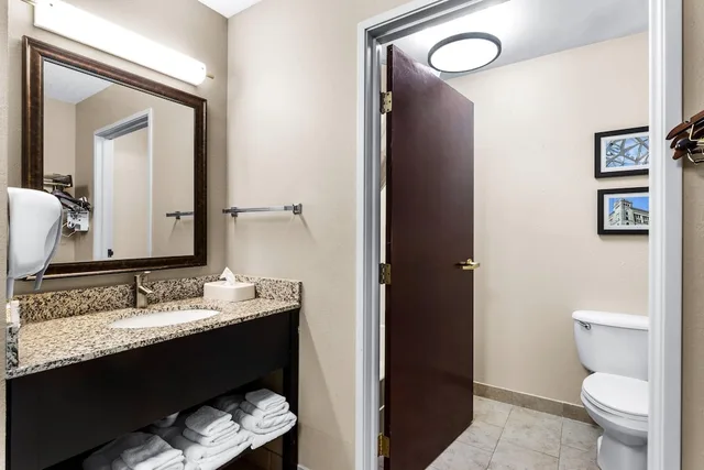 غرفة بسرير كينج، Comfort Inn Evansville East 3/4