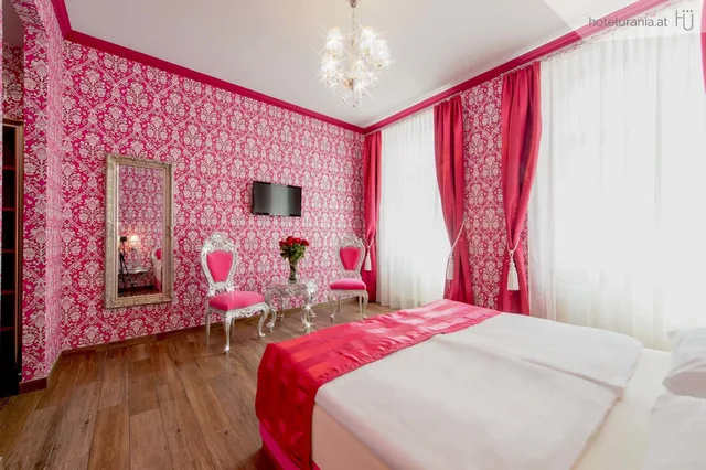 Design, Double Bed، Hotel Urania 1/10