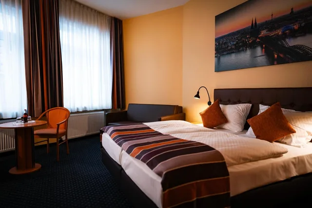 غرفة بسرير كوين، Hotel Boulevard Cologne 3/10