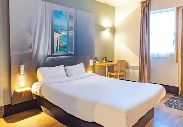 غرفة بسرير مزدوج لذوي الإعاقة، B&B Hotel Saint Malo Centre 1/3