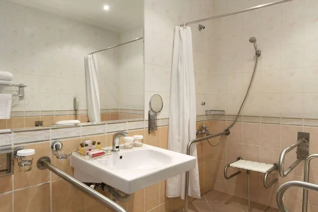 غرفة ديلوكس بسرير كوين، Ramada by Wyndham Plovdiv Trimontium 6/6