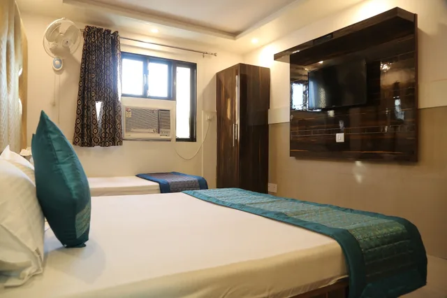 غرفة ديلوكس ثلاثية بسرير كينج وسرير فردي، Hotel Glow Inn 3/6